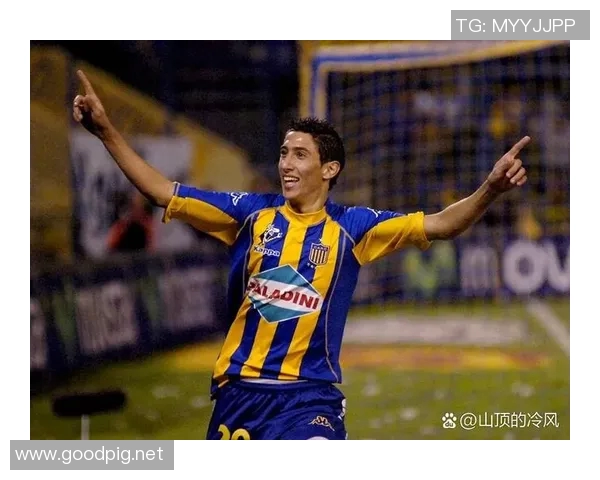 从贫困到辉煌足球明星家境变化的背后故事与启示