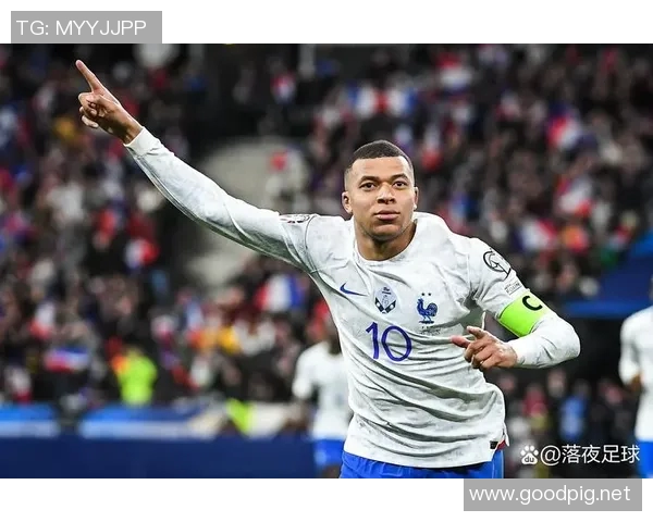 3号足球明星背影展现独特风采与魅力的瞬间回顾