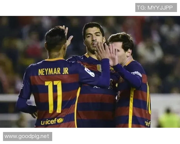 足球明星梅西化身时尚潮流引领者展现全新魅力与风采